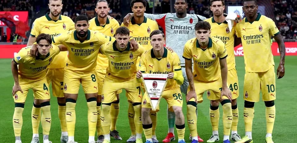 AC Milan team lineup before Serie A match