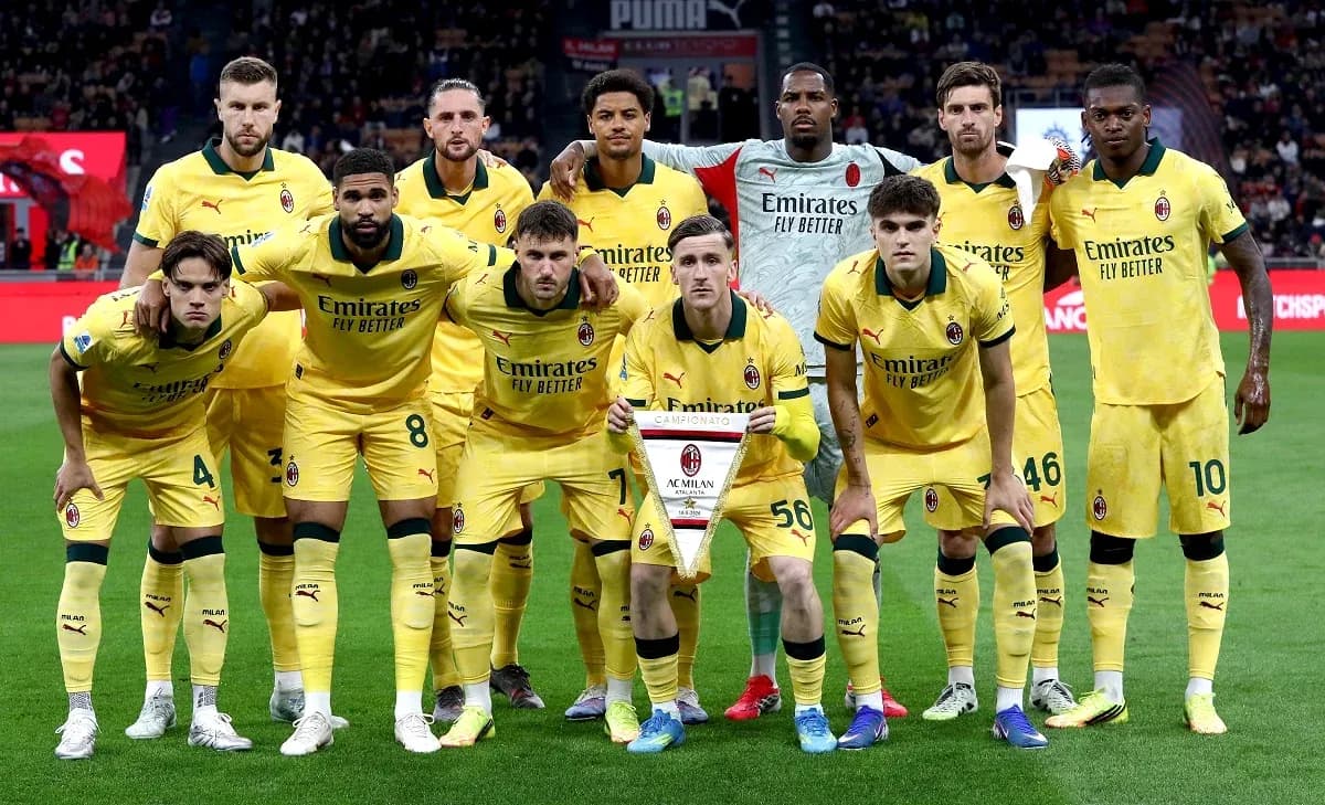 AC Milan team lineup before Serie A match
