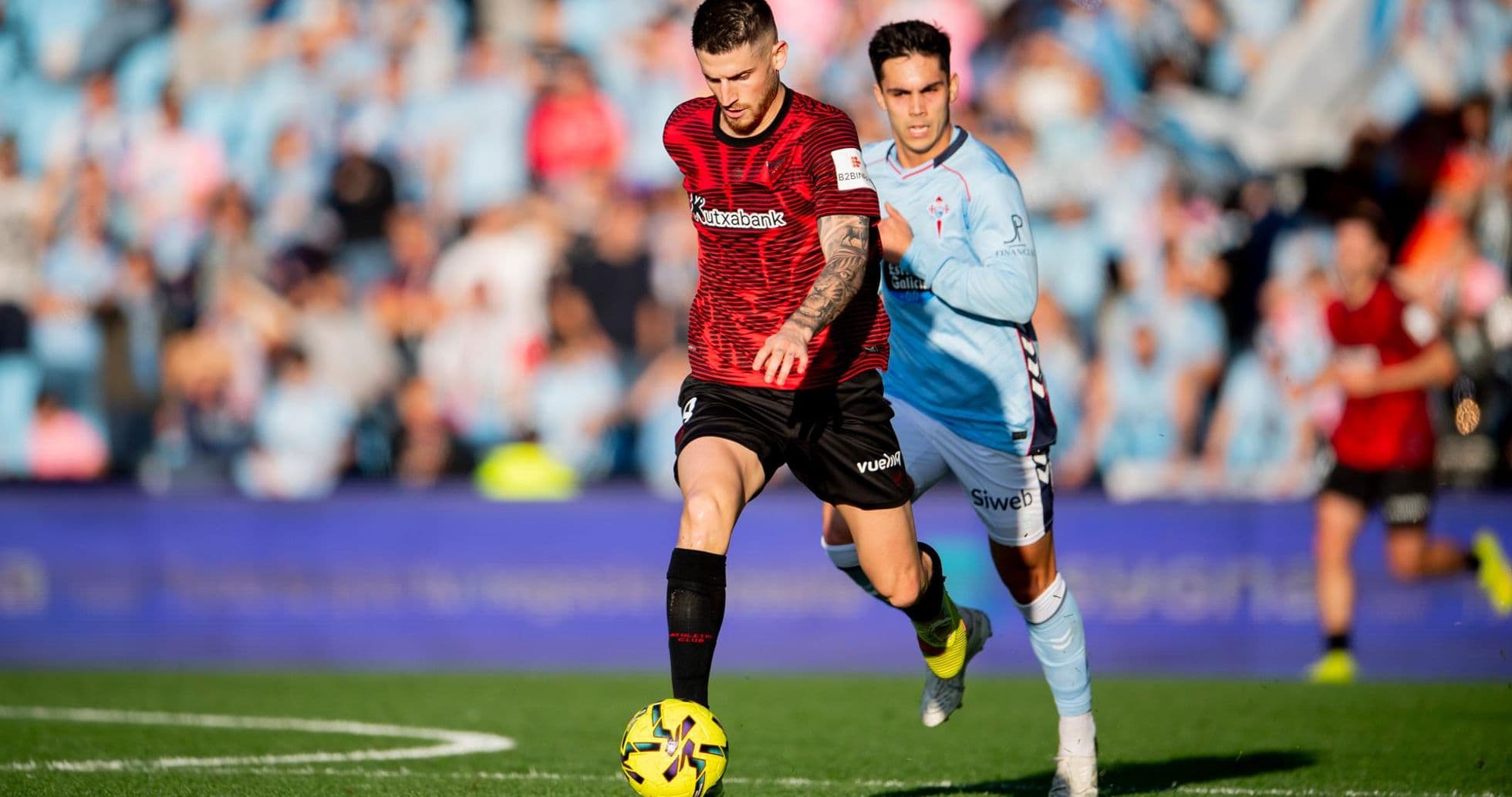 Athletic Club player dribbling past Celta Vigo opponent
