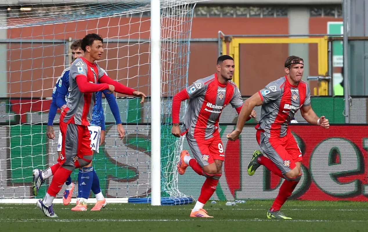 Cremonese players celebrating a goal in Serie A