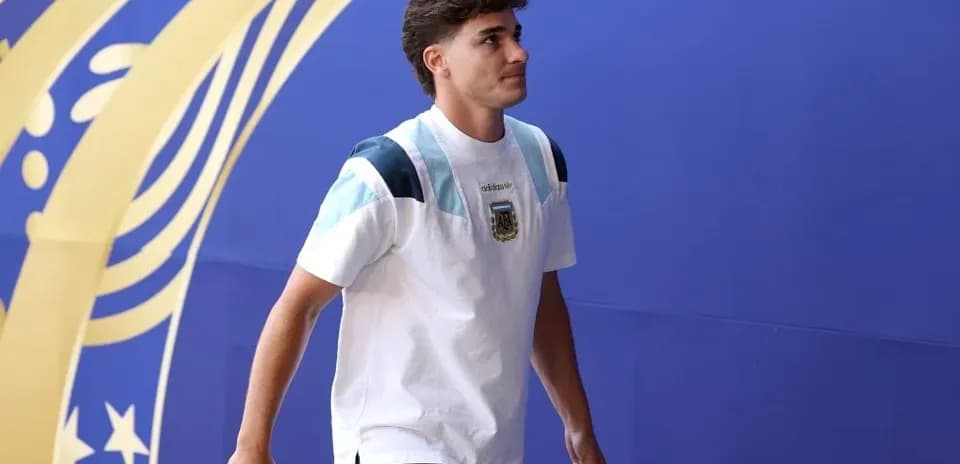 Player walking in Argentine team training kit