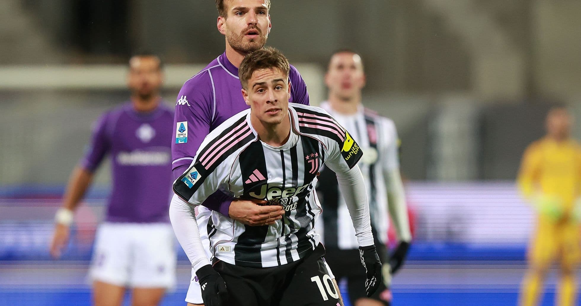 Juventus player being challenged by Fiorentina goalkeeper