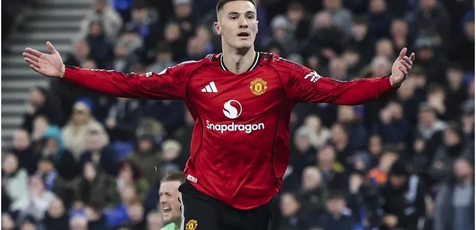 Player celebrating after scoring for Manchester United