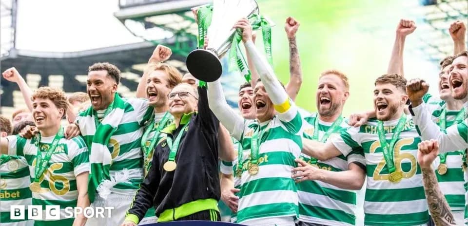 Celtic players celebrating with the trophy