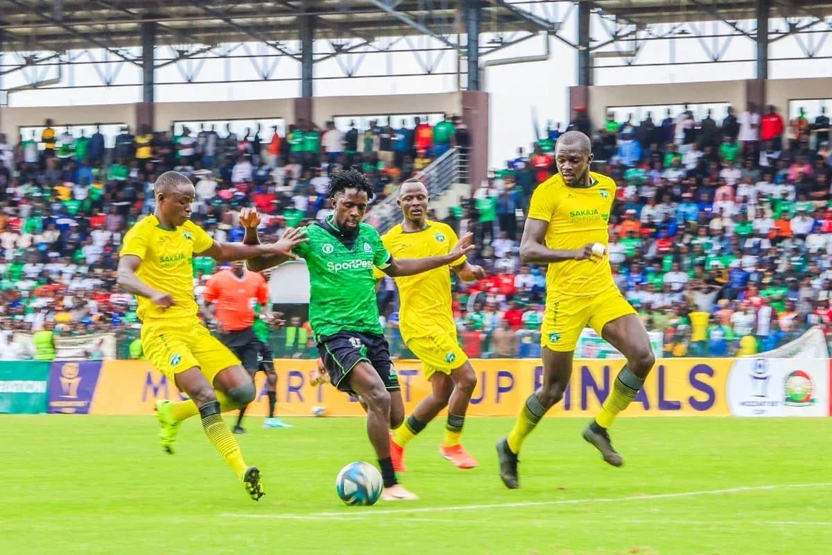 GOR Mahia player dribbling past Nairobi United defenders