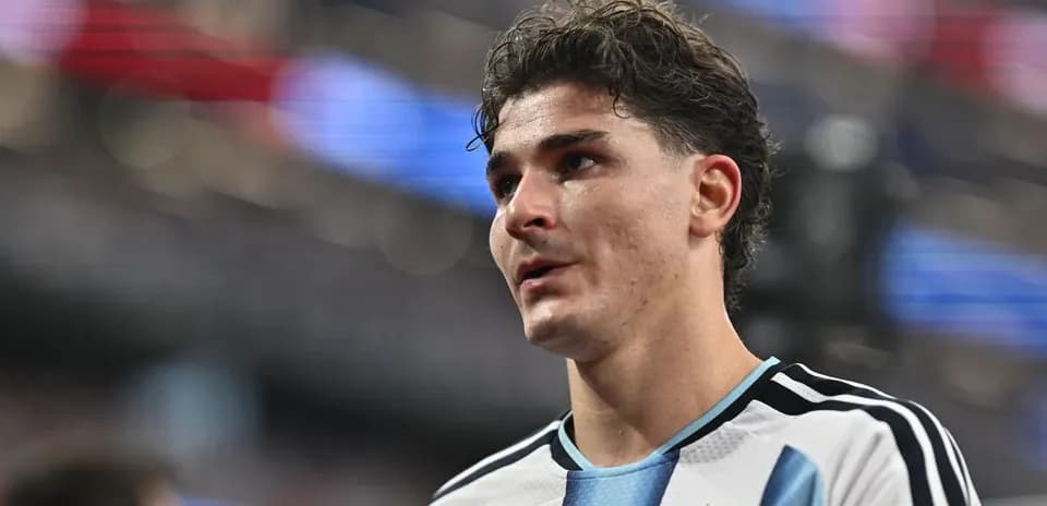Player in Argentina jersey during match