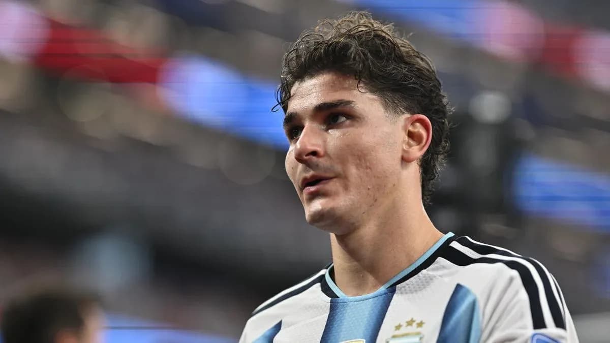 Player in Argentina jersey during match