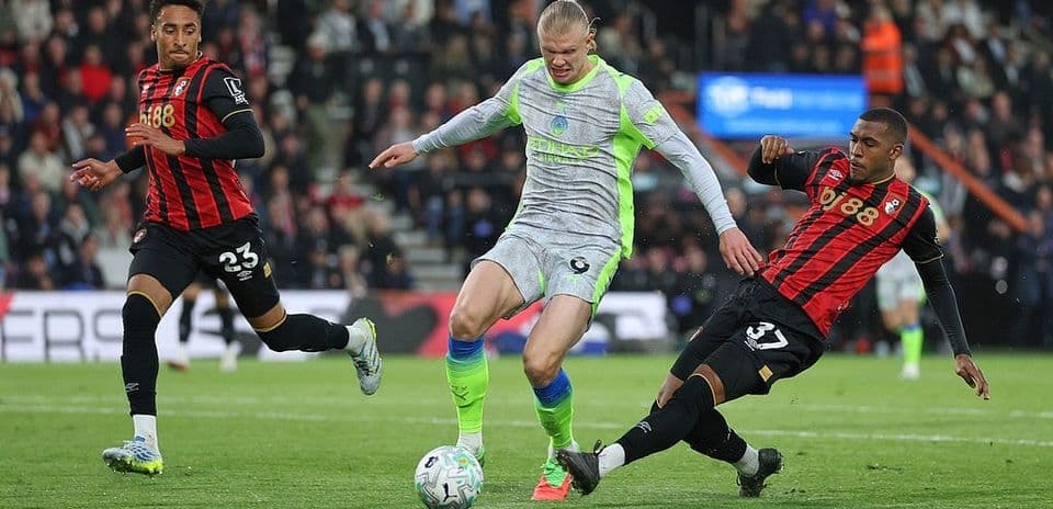 Players competing for the ball in Premier League match