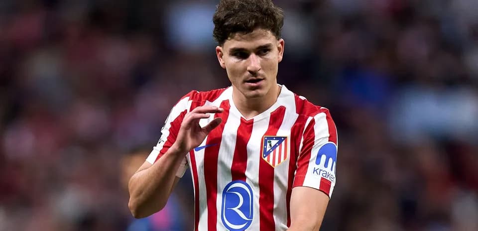 Player gesturing during match for Atlético Madrid