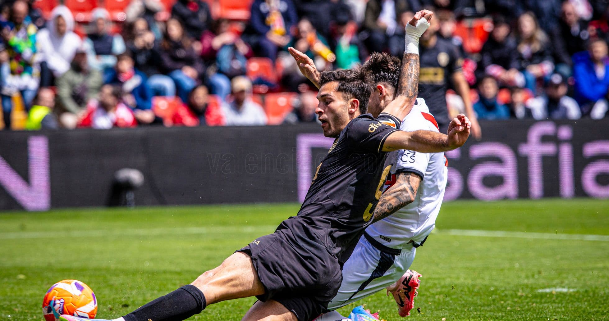 Players competing during Valencia vs Rayo Vallecano match
