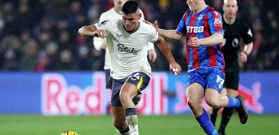 Crystal Palace player challenges Everton opponent