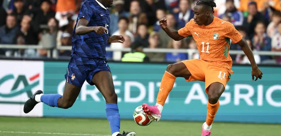 Two players contesting for the ball during match