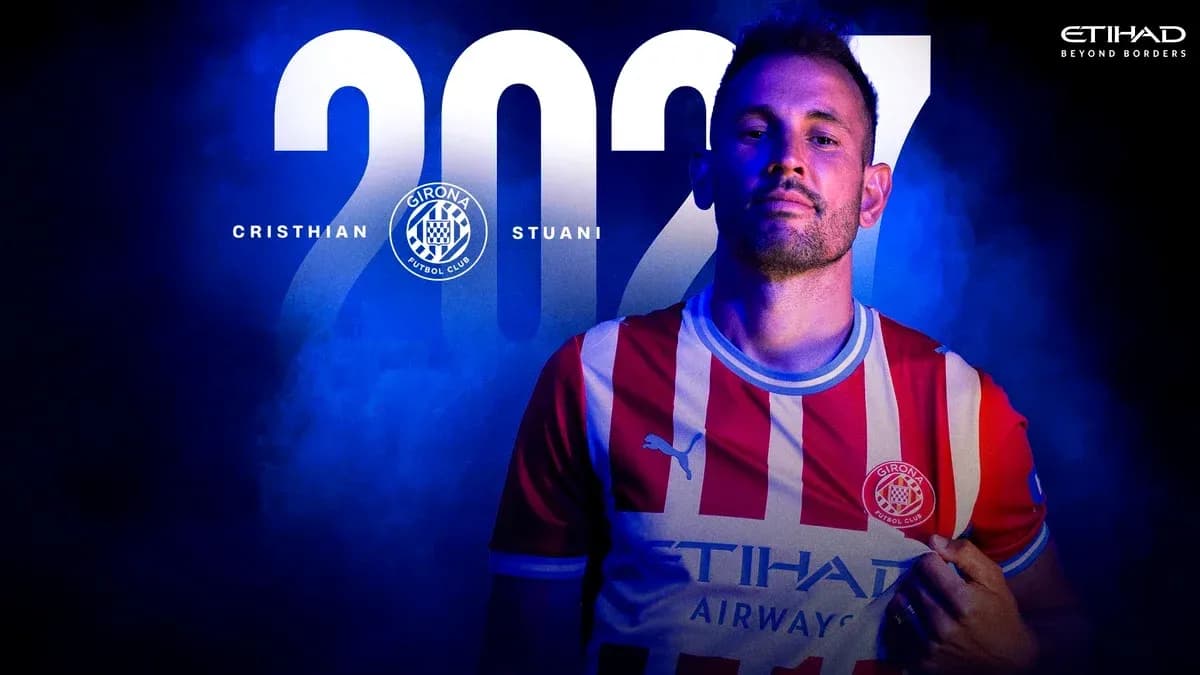 Cristhian Stuani posing in Girona FC jersey