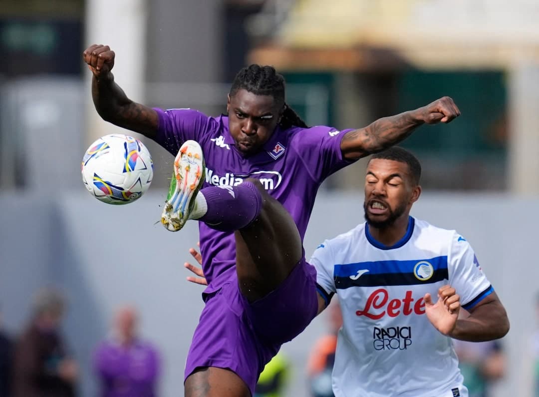 Fiorentina player kicking ball against Atalanta Fiorentina player kicking ball against Atalanta