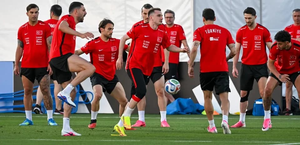 Türkiye players training for World Cup match