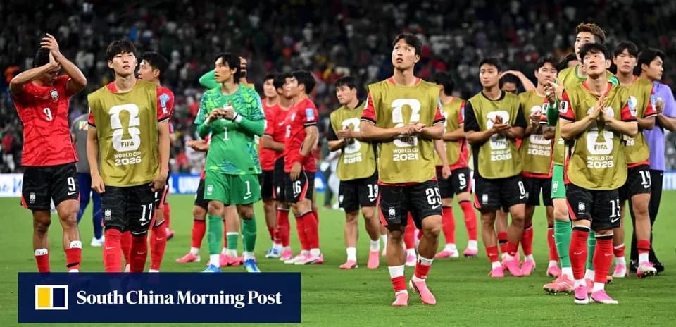 South Korean players acknowledging fans after match