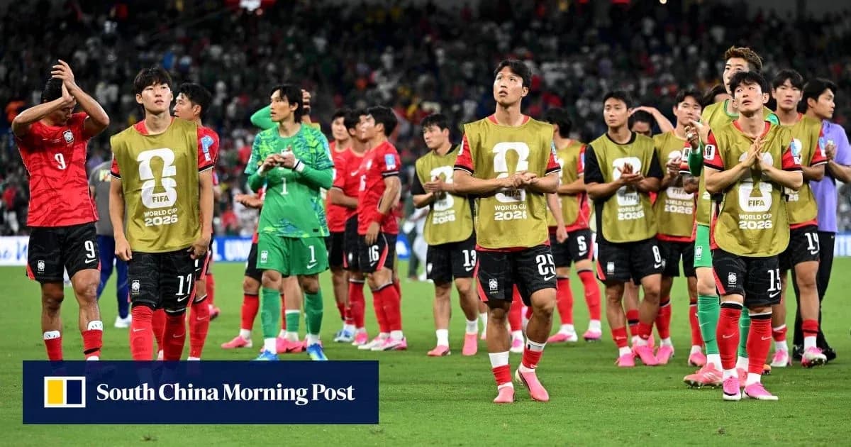 South Korean players acknowledging fans after match