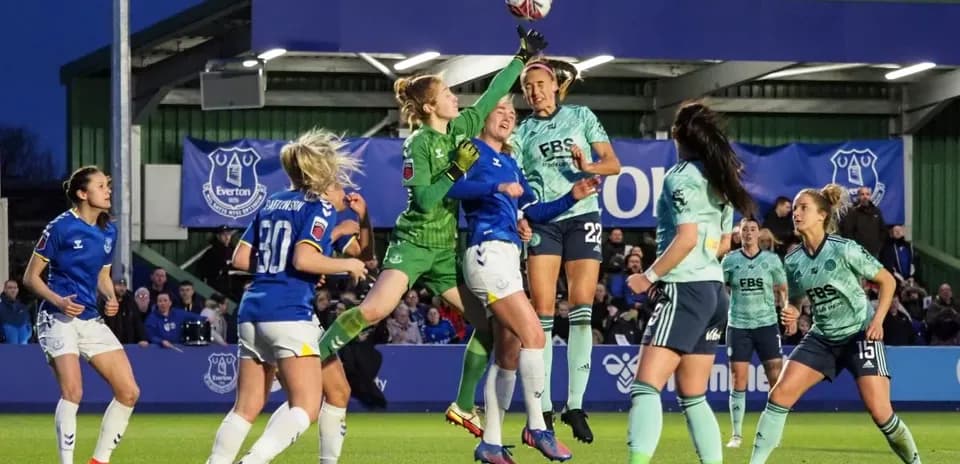 Goalkeeper making a save during Everton vs Leicester match