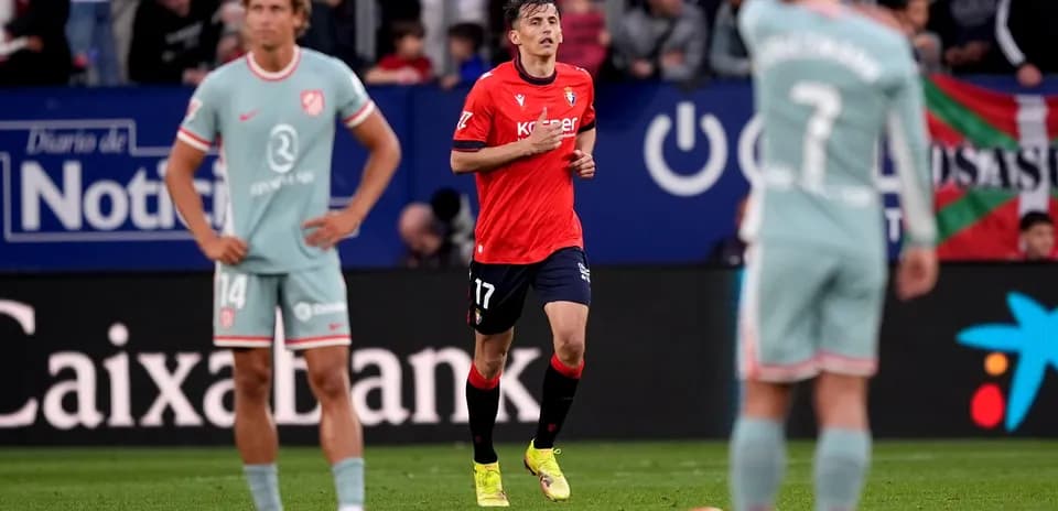 Osasuna player during La Liga match against Atletico Madrid