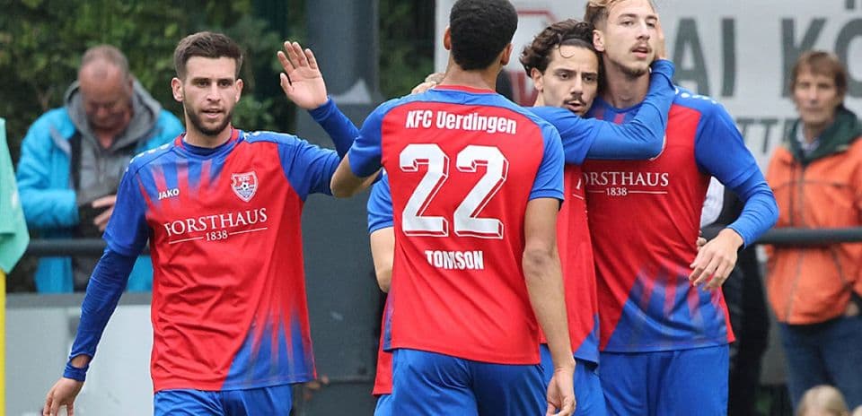 KFC Uerdingen players celebrating a goal