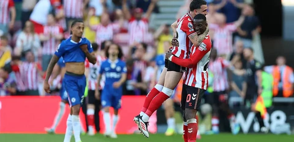 Sunderland players celebrating goal against Chelsea