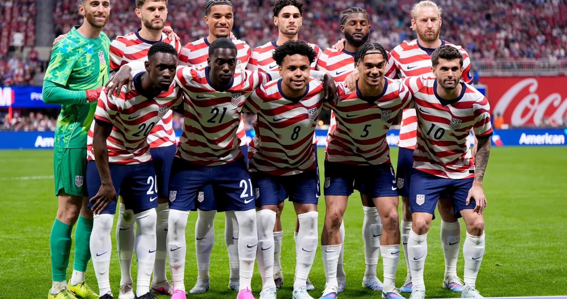 USA national team lineup before match