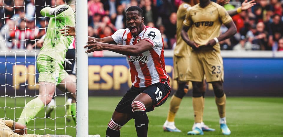Brentford player celebrating near the goalpost