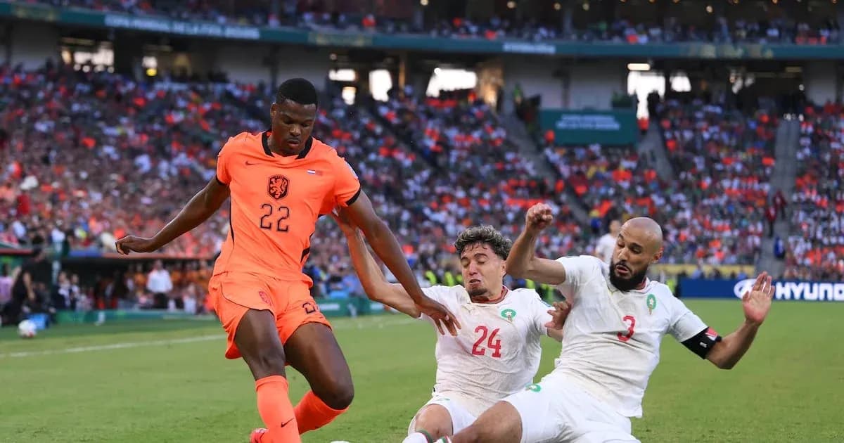 Player 22 from Netherlands dribbling past two defenders