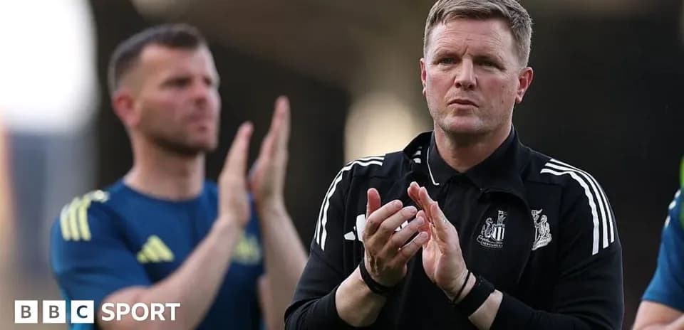 Manager clapping during team appreciation moment