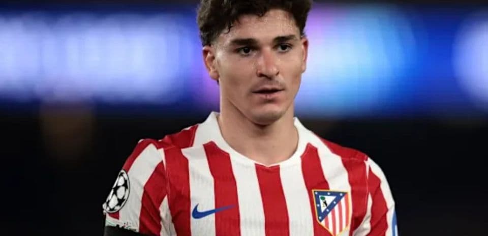 Player wearing Atlético Madrid jersey during match