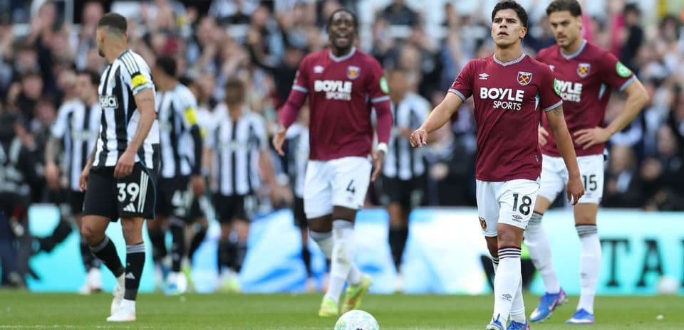 Players during Newcastle vs West Ham match