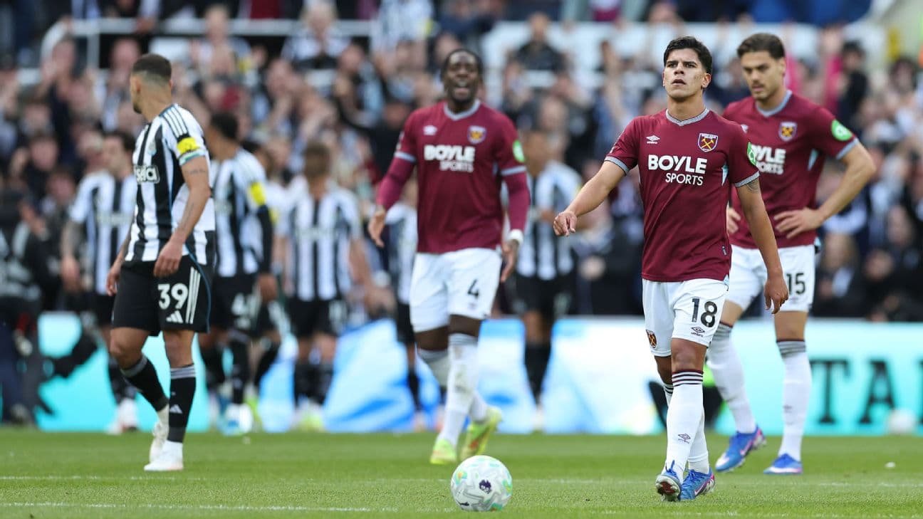 Players during Newcastle vs West Ham match