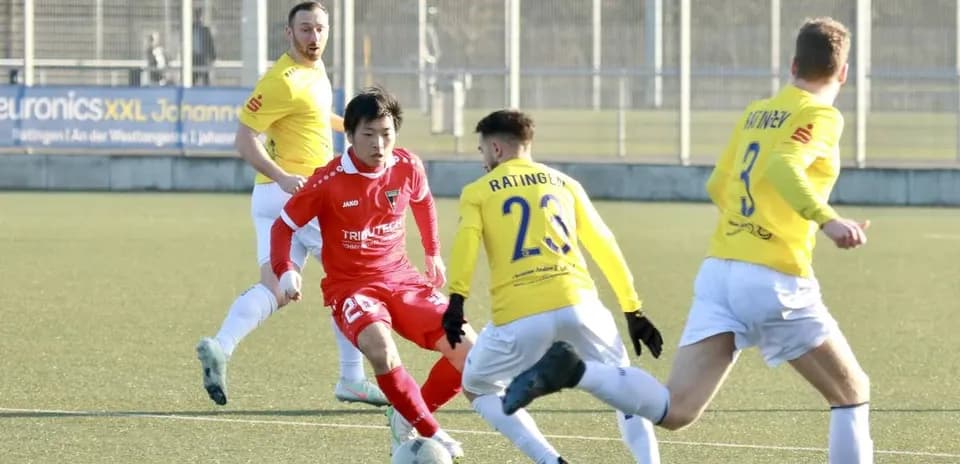 Player dribbling the ball during Monheim vs Ratingen match