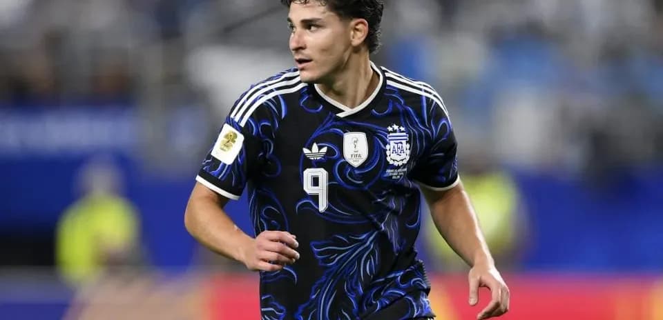 Player in Argentina kit running on the field