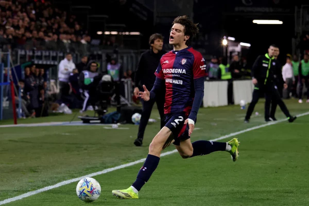 Cagliari player celebrating a goal on the pitch