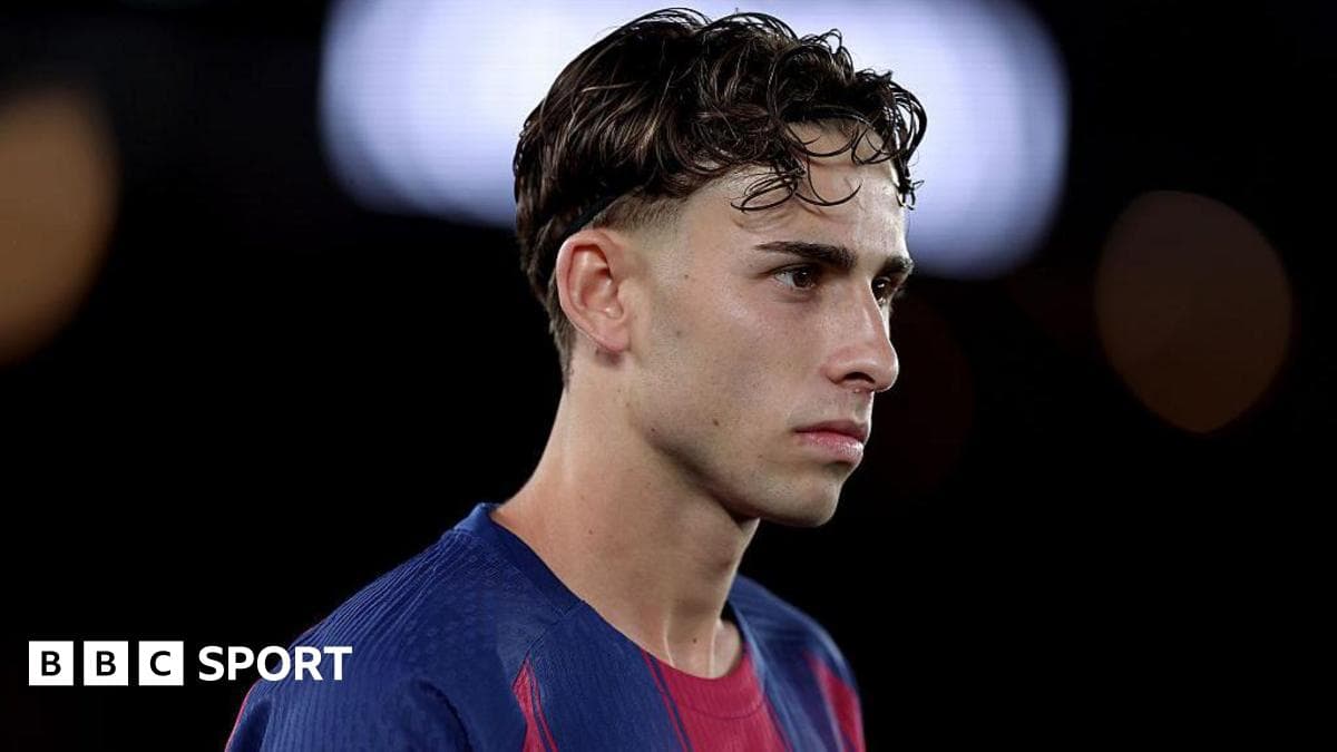 Player in FC Barcelona kit during match