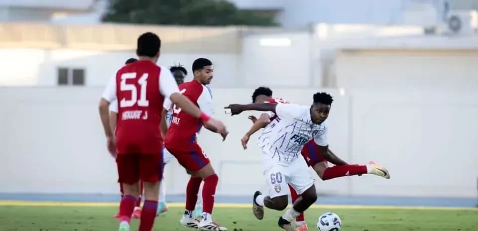 Al Ain U23 player dribbling past defenders