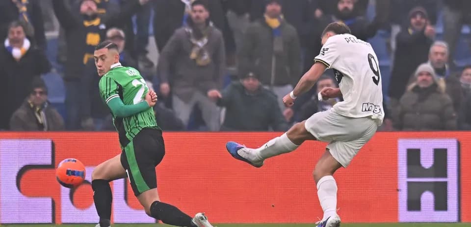 Player shooting the ball during Serie A match