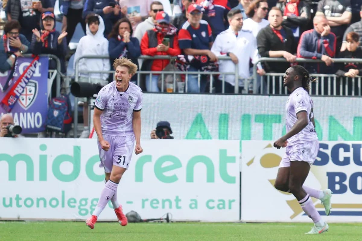 Players celebrating a goal during Cagliari vs Udinese