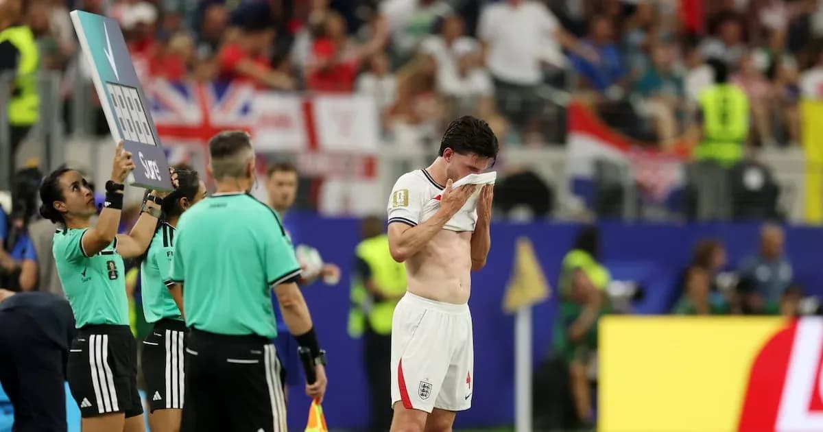 Player substituted during match, wiping face with towel