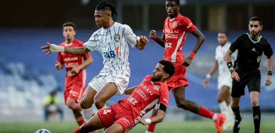 Al Ain U23 player dribbling past Al Sharjah U23 defender