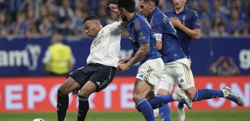 Real Madrid player tackled by Oviedo defenders