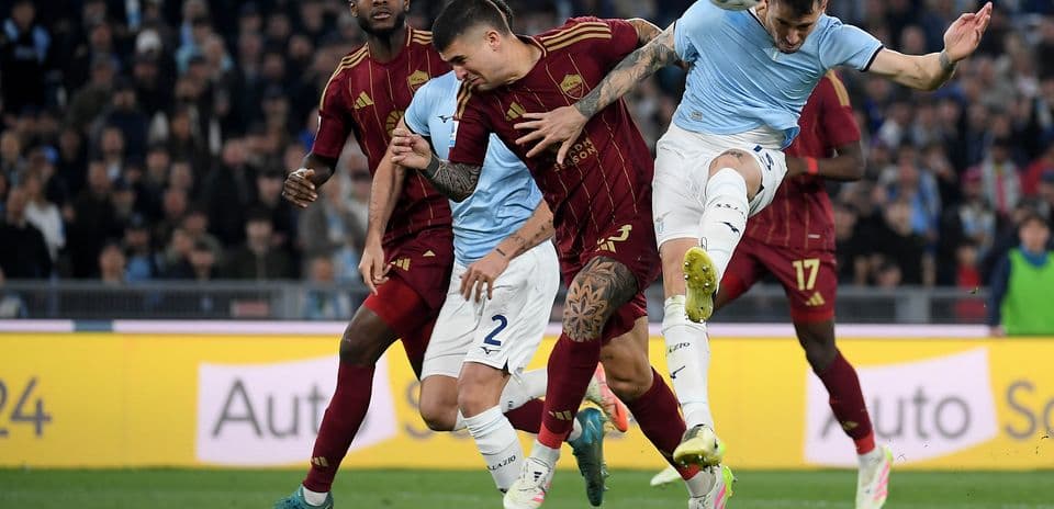 Players competing during AS Roma vs Lazio match