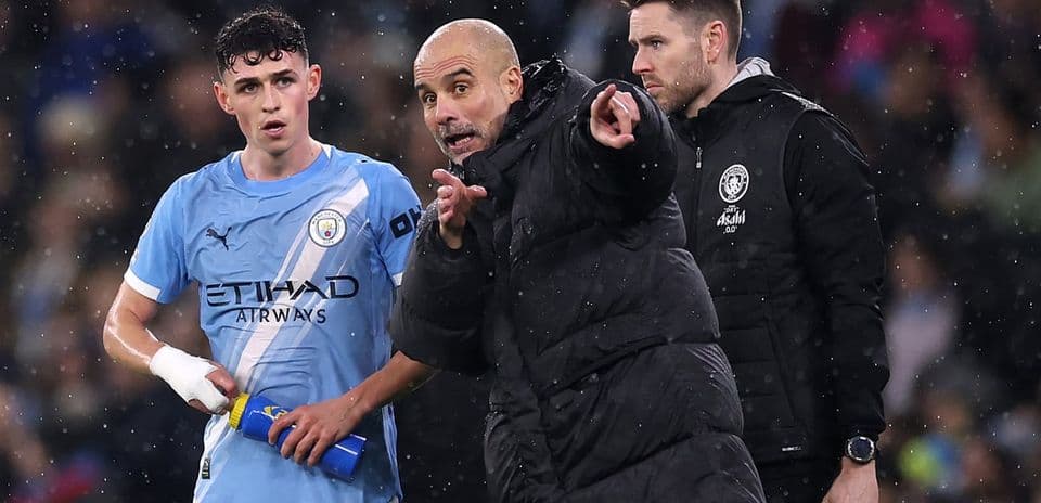 Pep Guardiola instructing Phil Foden during match