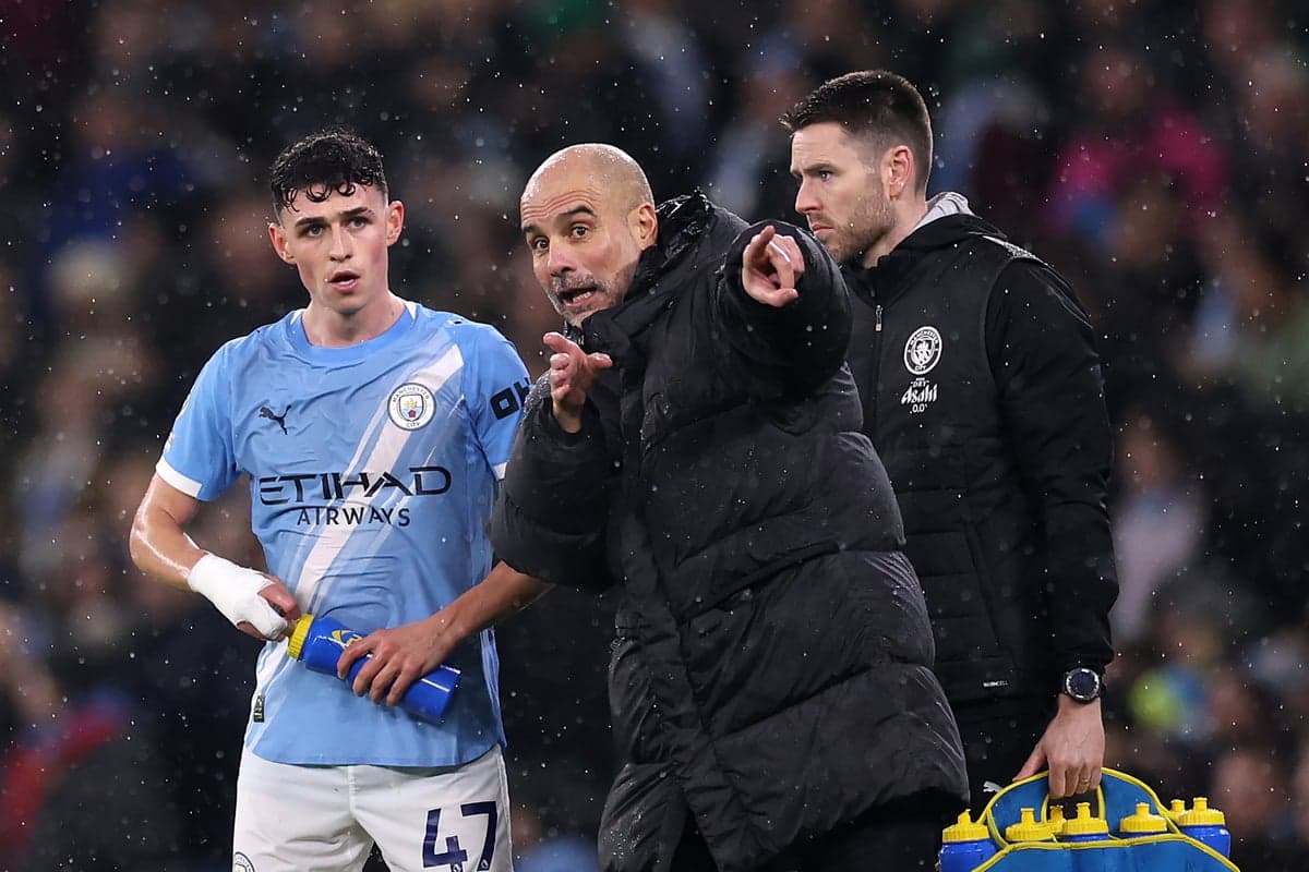 Pep Guardiola instructing Phil Foden during match