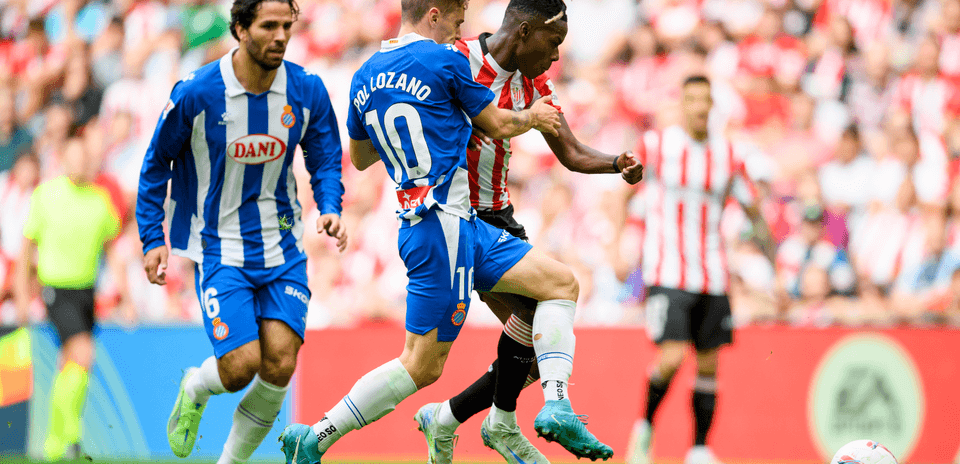 Pol Lozano battling for the ball in La Liga match
