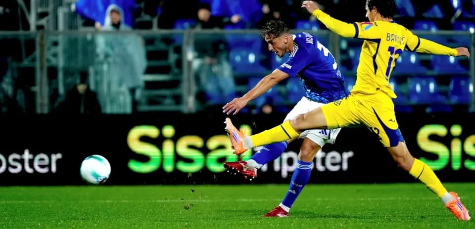 Player shooting on goal during Hellas Verona match