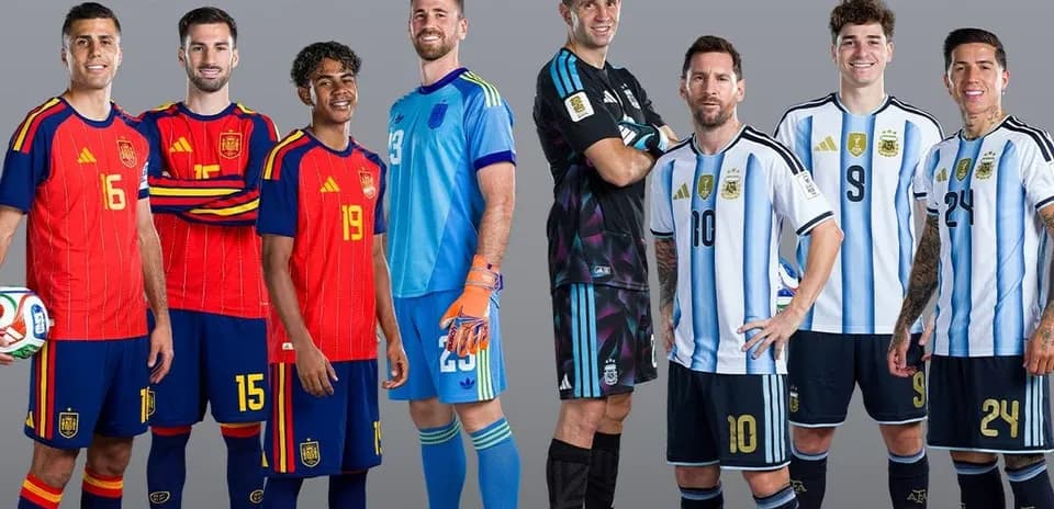 Spain and Argentina players posing together