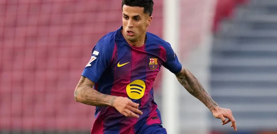 Player in Barcelona kit running with the ball