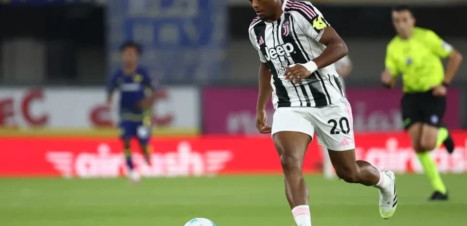 Juventus player dribbling ball during match action